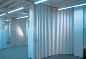 Accordion folding partitions